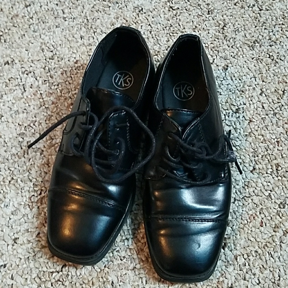 Boys shoes